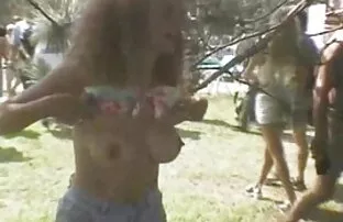 XXX Kéo hắn ra với một ống, và sau đó lấy một đen. xnxn nhật bản