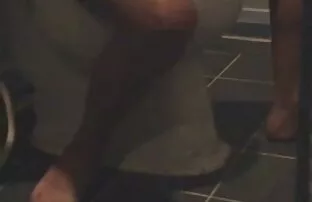 XXX Con gái sex nhật bản hay nhất người con trai với ngón tay của cô ở bên ngoài.