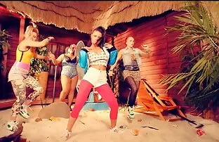 XXX Giả cô gái tóc vàng bằng súng trên một rung dây phim xec nhât ban